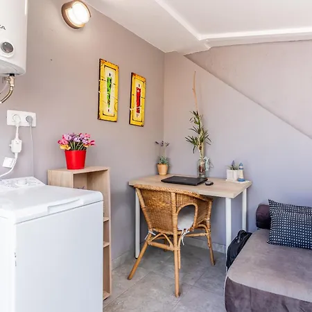 아파트 Center Penthouse Near The *